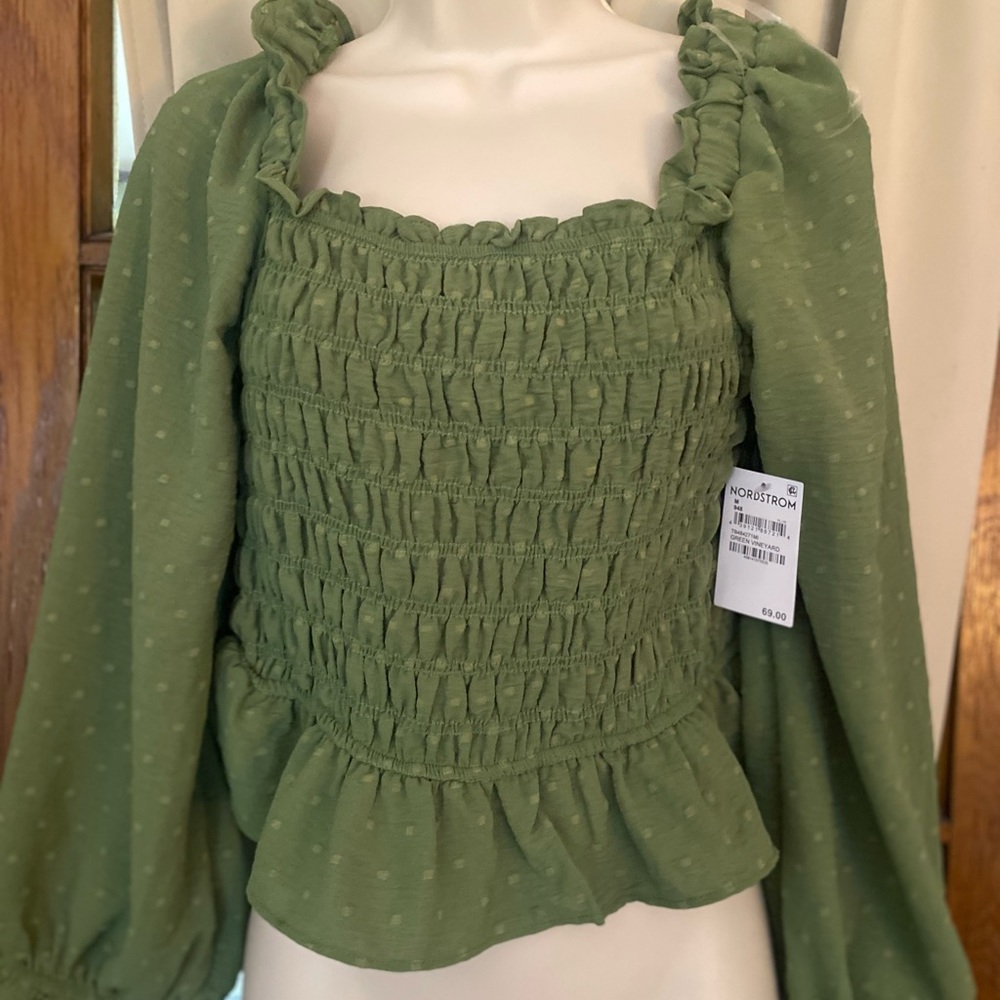 New with tags.  Treasure and Bond scrunchy green blouse